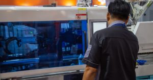 cycle-reduction-injection-molding-operator